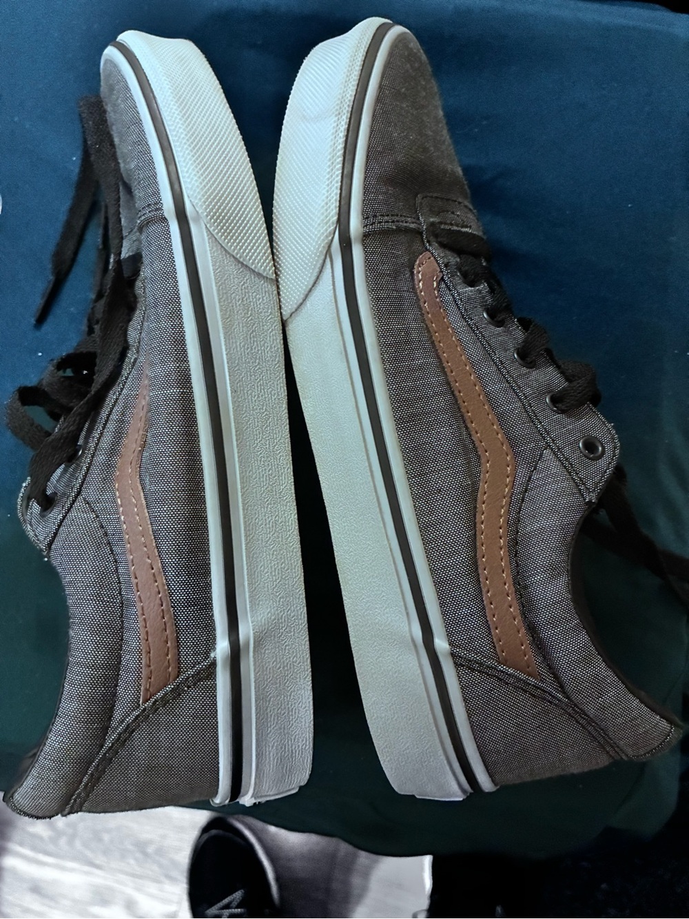 Men's Casual Low-Top Canvas Sneakers in Brown